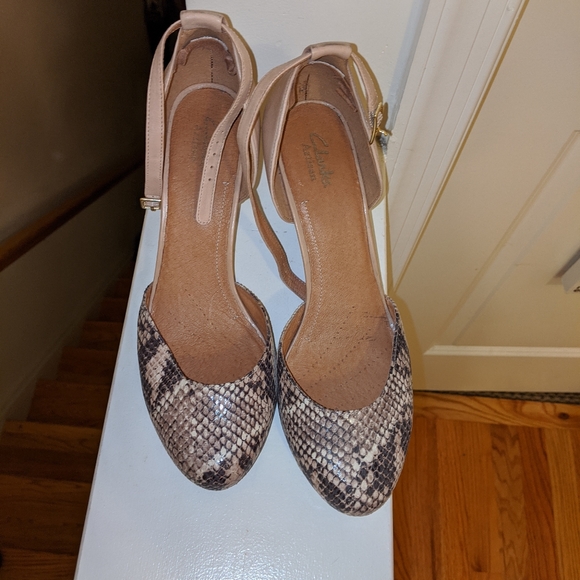 Clark's Animal Print Wedges EUC - Picture 3 of 4